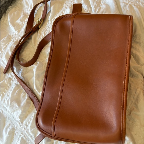 Vintage Coach Sutton crossbody bag
9814 - Picture 2 of 5